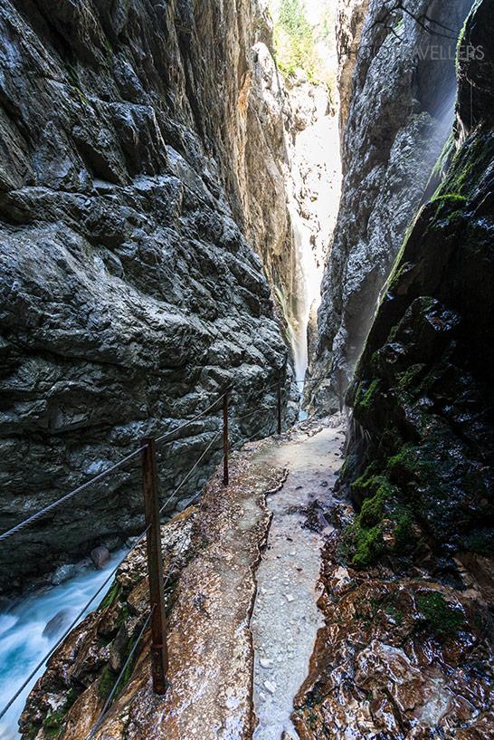 Le sentier de randonnée à travers la Höllentalklamm