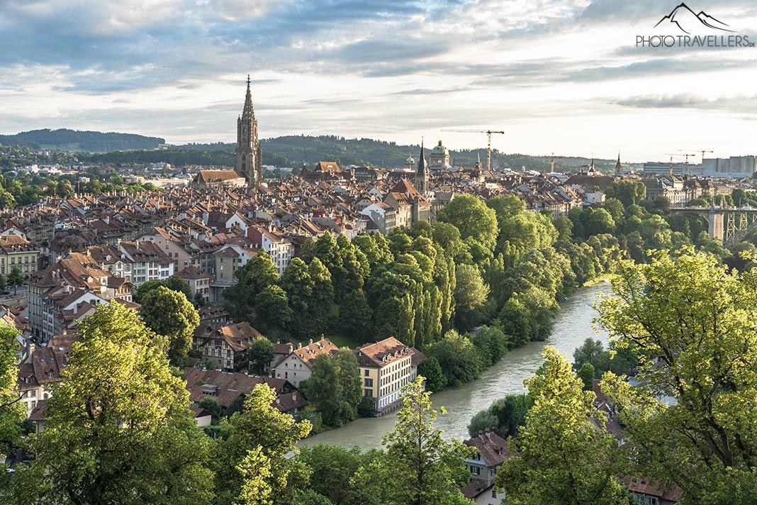 Vue depuis le jardin des roses sur la ville de Berne