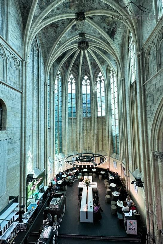 O café na livraria Dominicanen em Maastricht