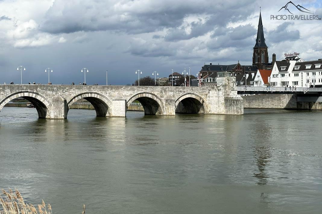 A Ponte de St. Servatius em Maastricht