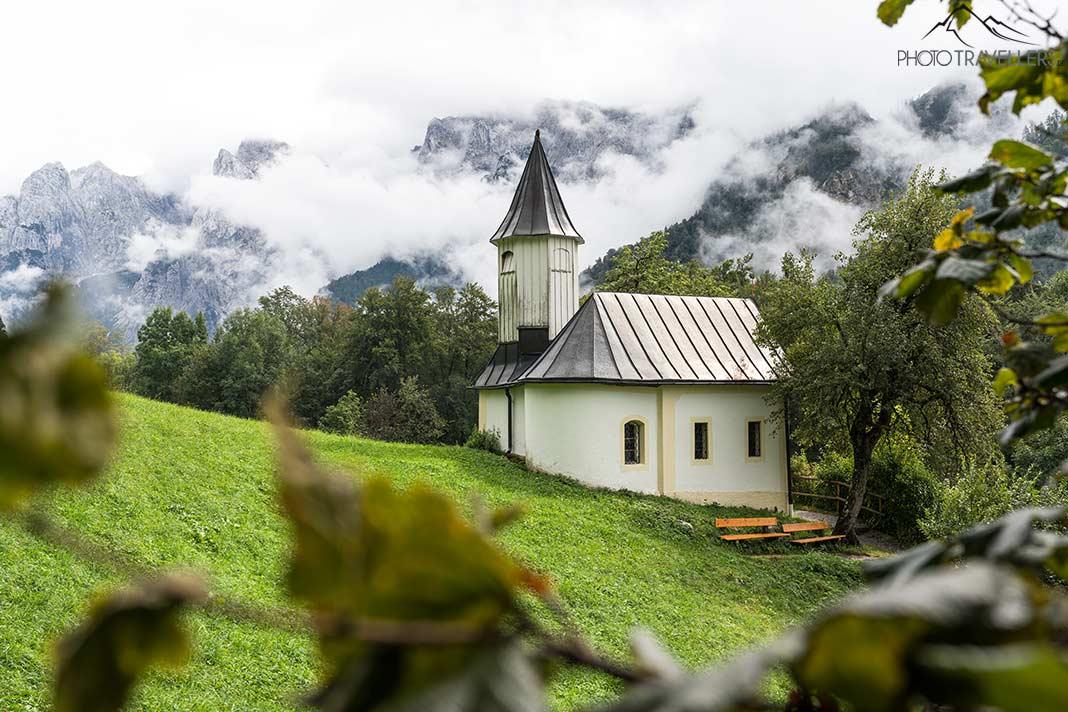 La chapelle Saint-Antoine dans le Kaisertal, avec en arrière-plan les sommets du Wilden Kaiser