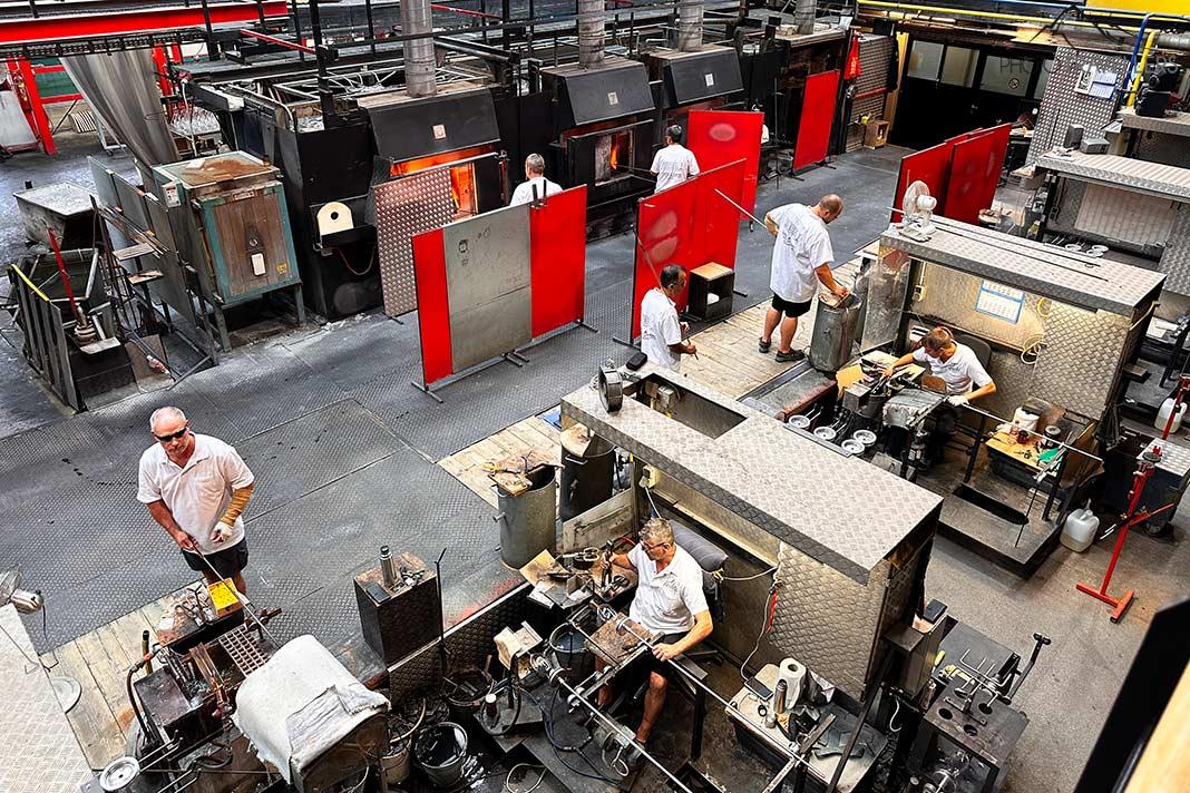 Souffleur de verre dans l'usine Riedel Glas à Kufstein