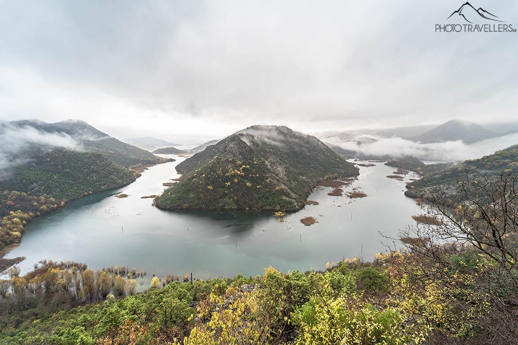 El mirador Pavlova Strana con vista a un meandro del río Crnojevića