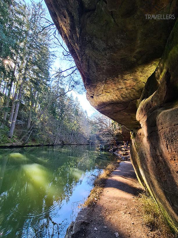 Roches imposantes dans la gorge de Schwarzach