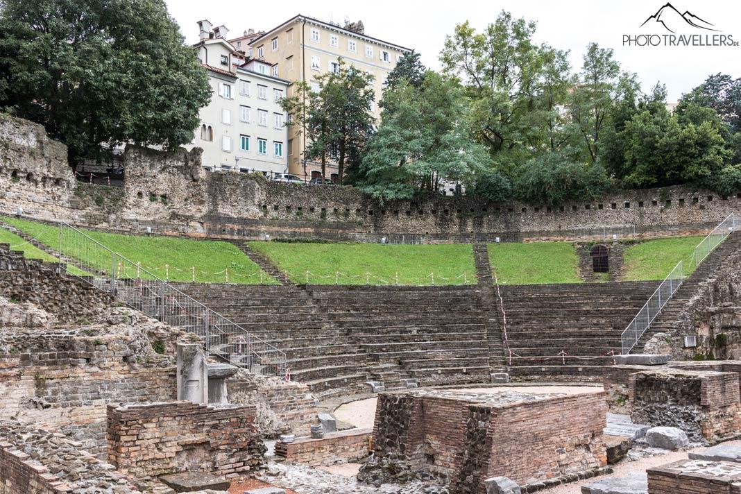 Le Teatro Romano est au milieu de la ville
