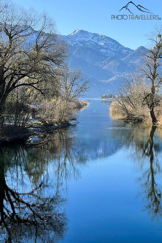 Vue sur le lac de Kochel avec Herzogstand