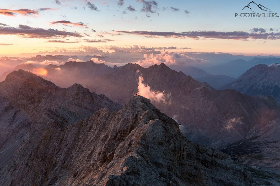 Coucher de soleil depuis le sommet de la Zugspitze au Münchner Haus