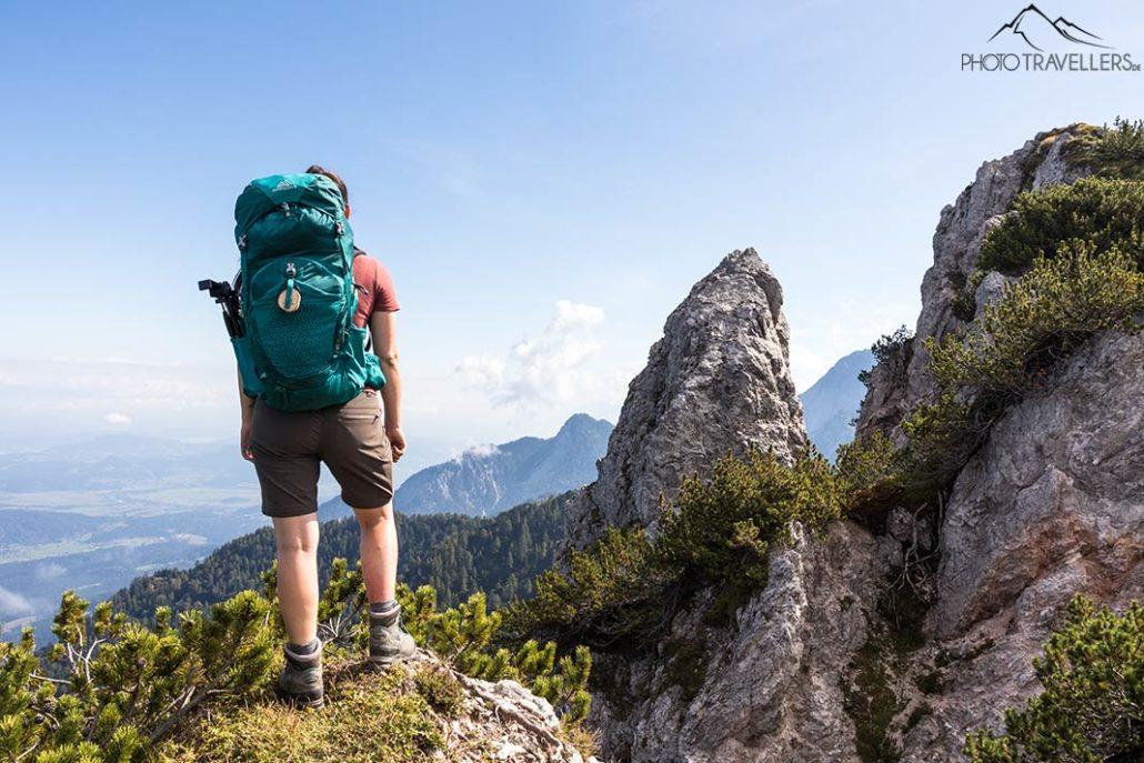 Biggi con mochila de senderismo en el parque nacional Triglav