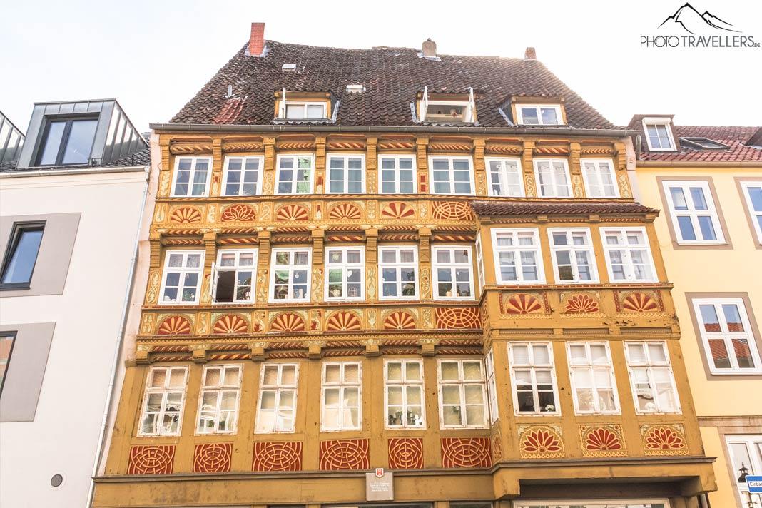 Façade jaune de la plus ancienne maison de ville d'Hanovre
