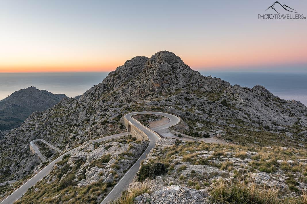 Una carretera serpenteante en la montaña de Mallorca