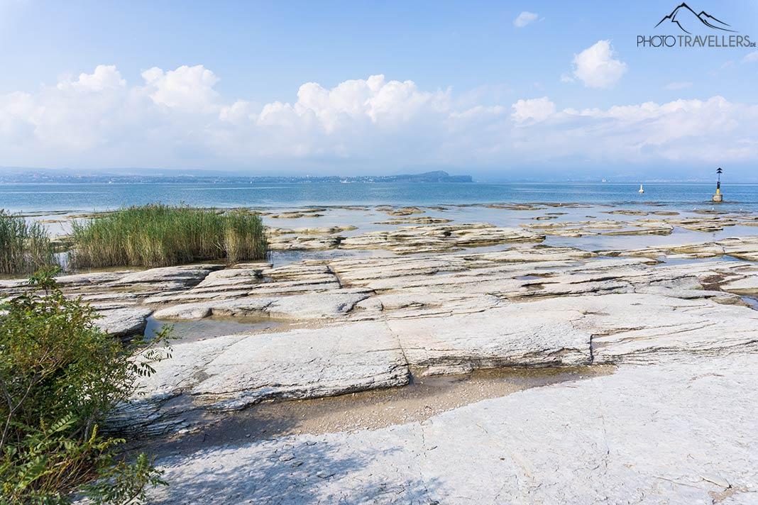 La plage Jamaica à Sirmione avec vue sur le lac de Garde