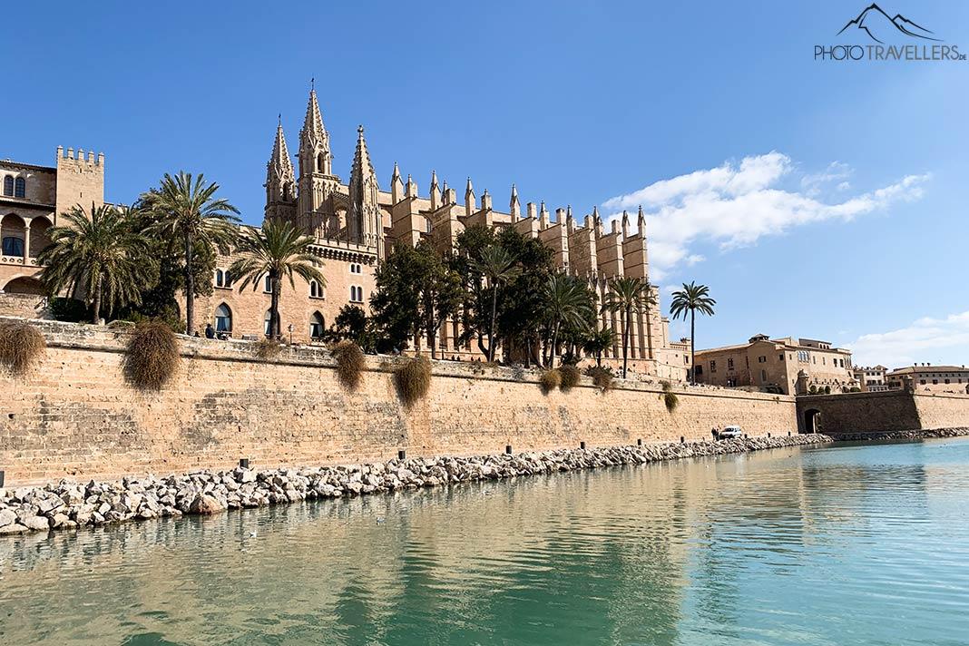 La vista de la imponente catedral en Palma, Mallorca