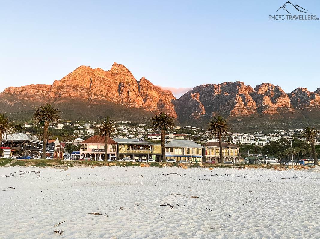 Camps Bay offre également une vue splendide sur les Douze Apôtres