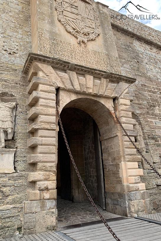 Le Portal de ses Taules à Ibiza, une ancienne porte avec un pont-levis