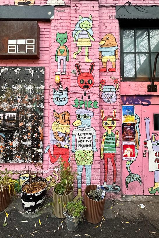 Un grafiti colorido en la calle Brenneriveien en Oslo