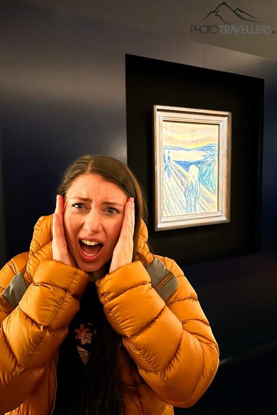 La bloguera de viajes Biggi Bauer recreando 'El grito' de Edvard Munch en el Museo Munch en Oslo