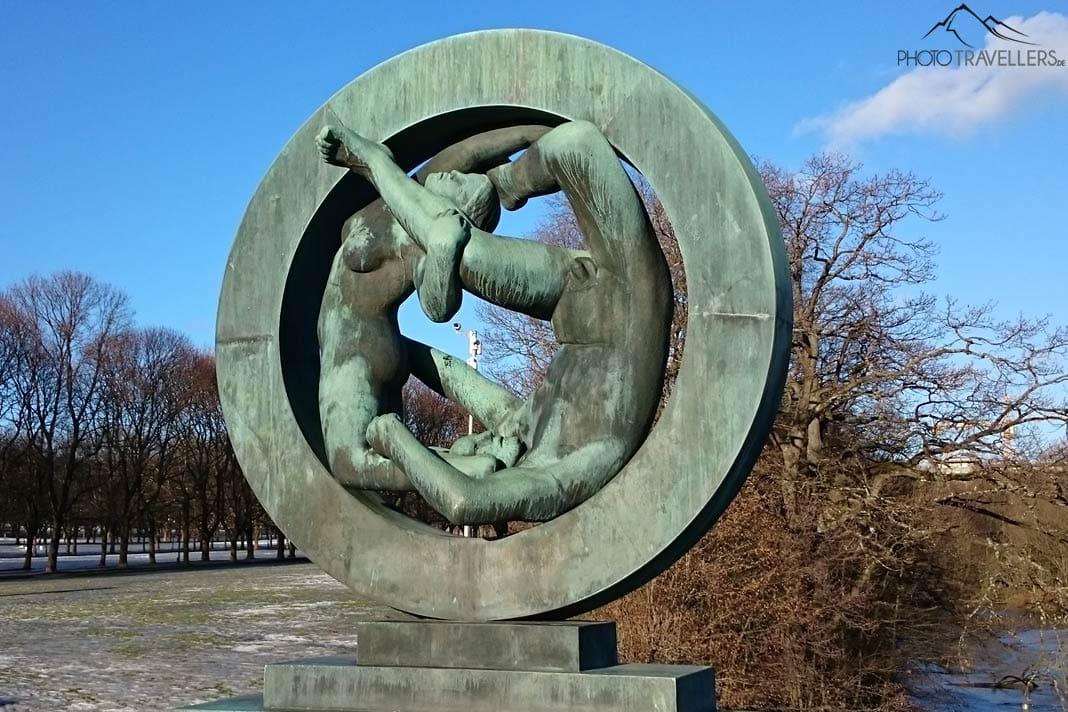 Una escultura en el parque de esculturas Vigeland en Oslo