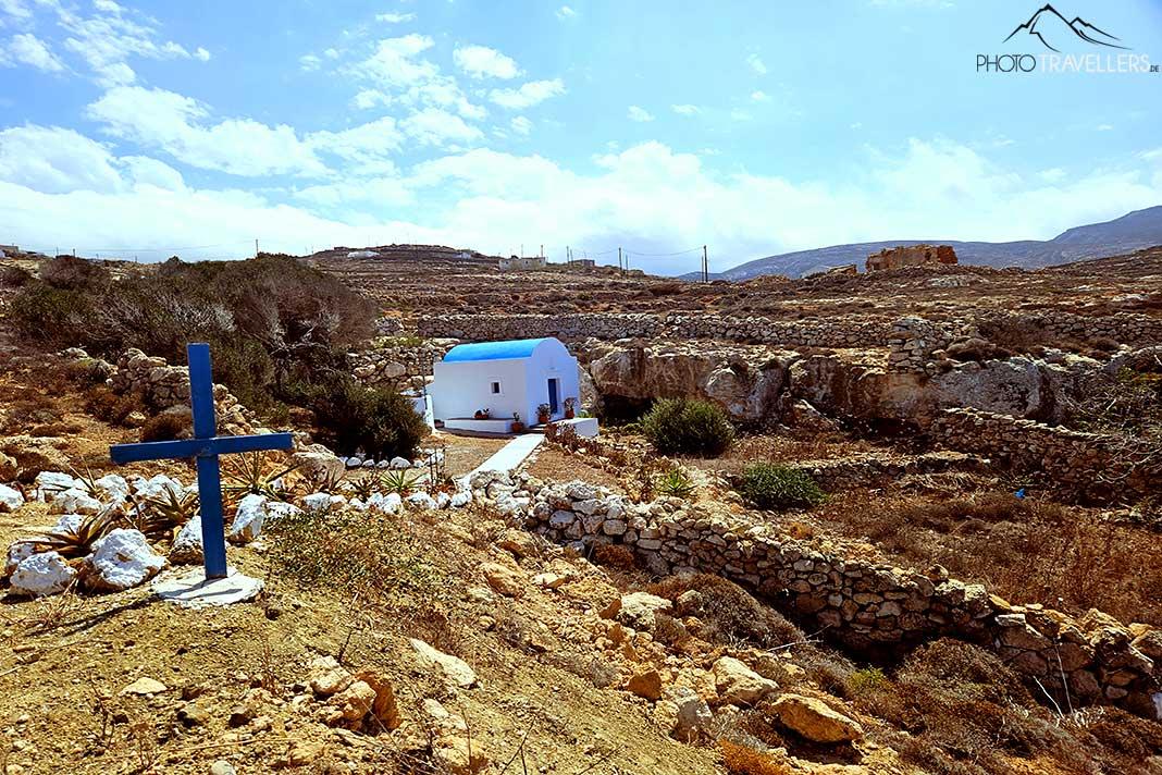 De petites chapelles blanchies à la chaux à profusion sur Kasos