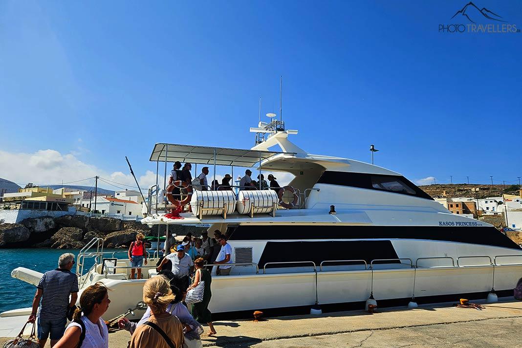 Le yacht Kasos Princess dans le port de Kasos