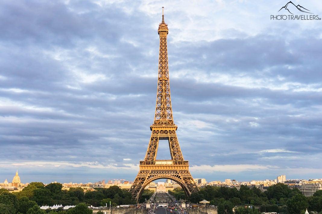 La Tour Eiffel à Paris au crépuscule