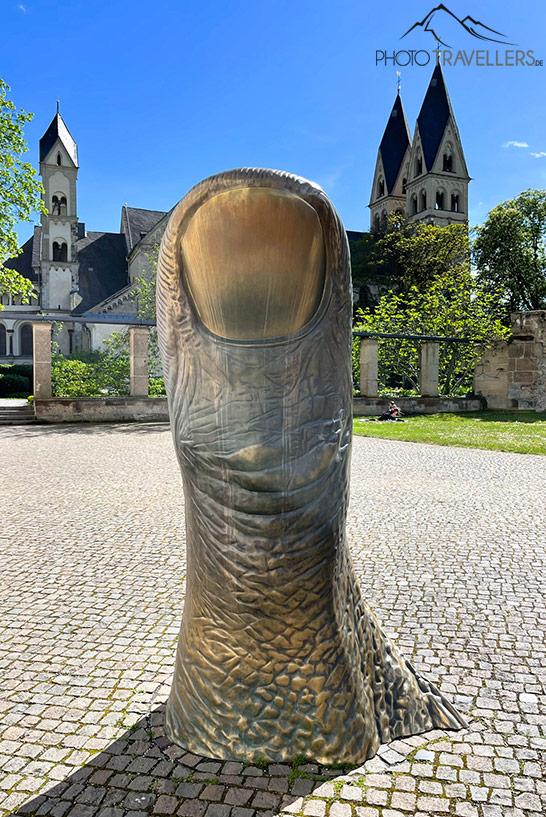 A escultura 'Le Pouce' (O Polegar) do escultor francês César Baldaccin em Koblenz