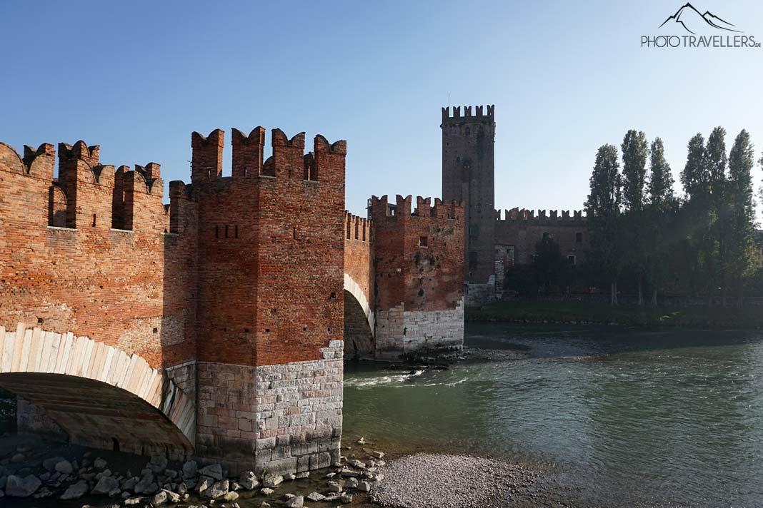 Le Castelvecchio avec le pont Scaligero à Vérone