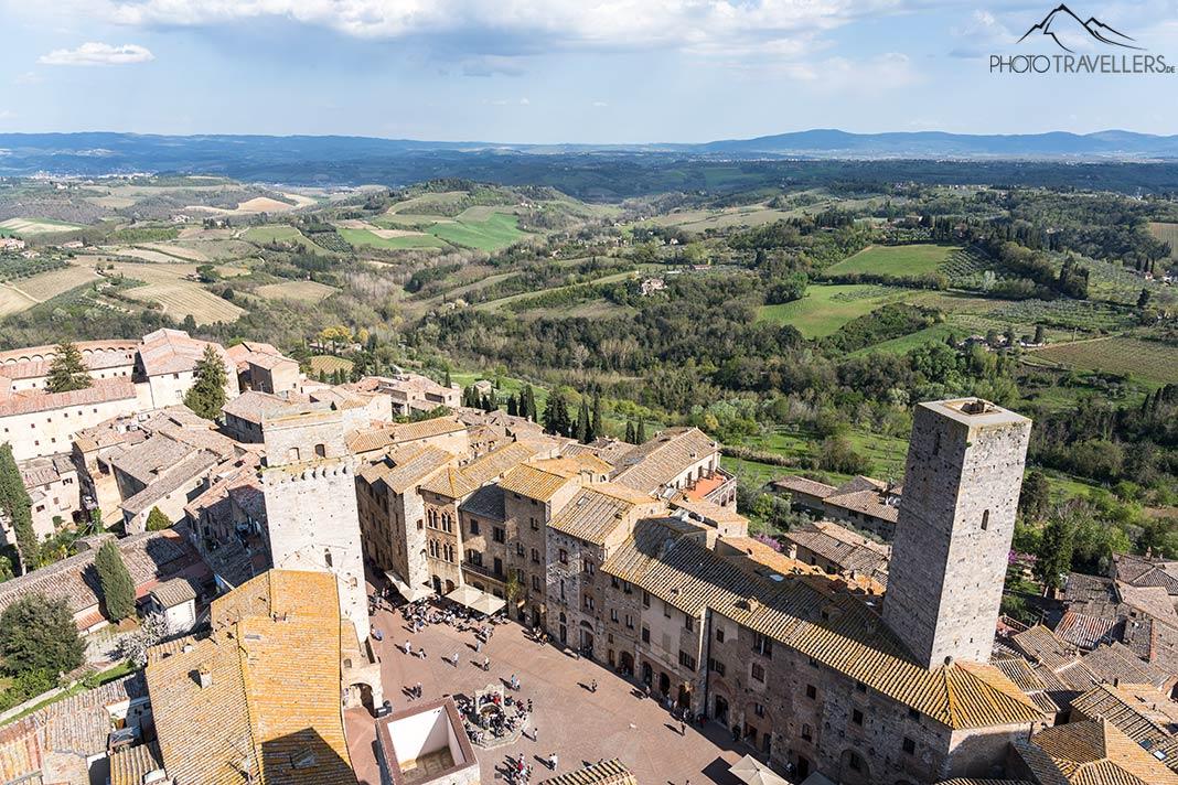 A vista do Torre Grossa sobre a Piazza della Cisterna em San Gimignano