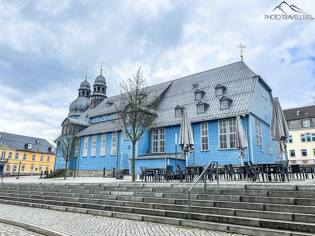 L'église Marktkirche au Saint-Esprit avec une façade bleue