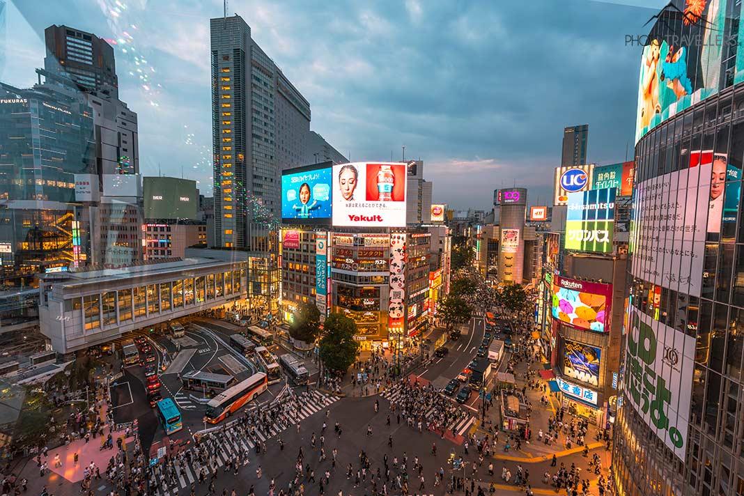 La vista desde la azotea de Mag's Park en el cruce de Shibuya por la noche