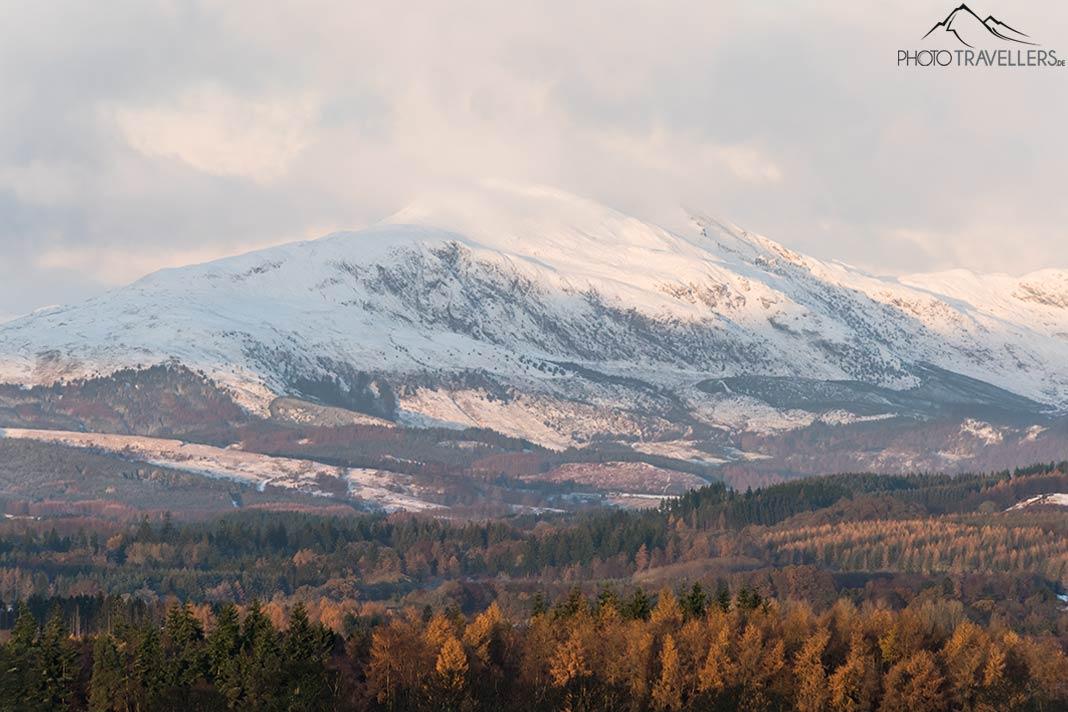 Montagnes enneigées dans le parc national Loch Lomond & The Trossachs