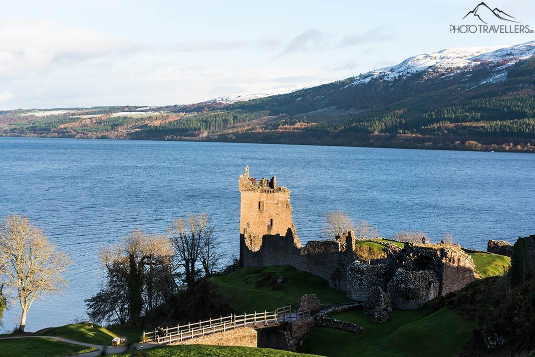 Vue sur le château d'Urquhart au Loch Ness