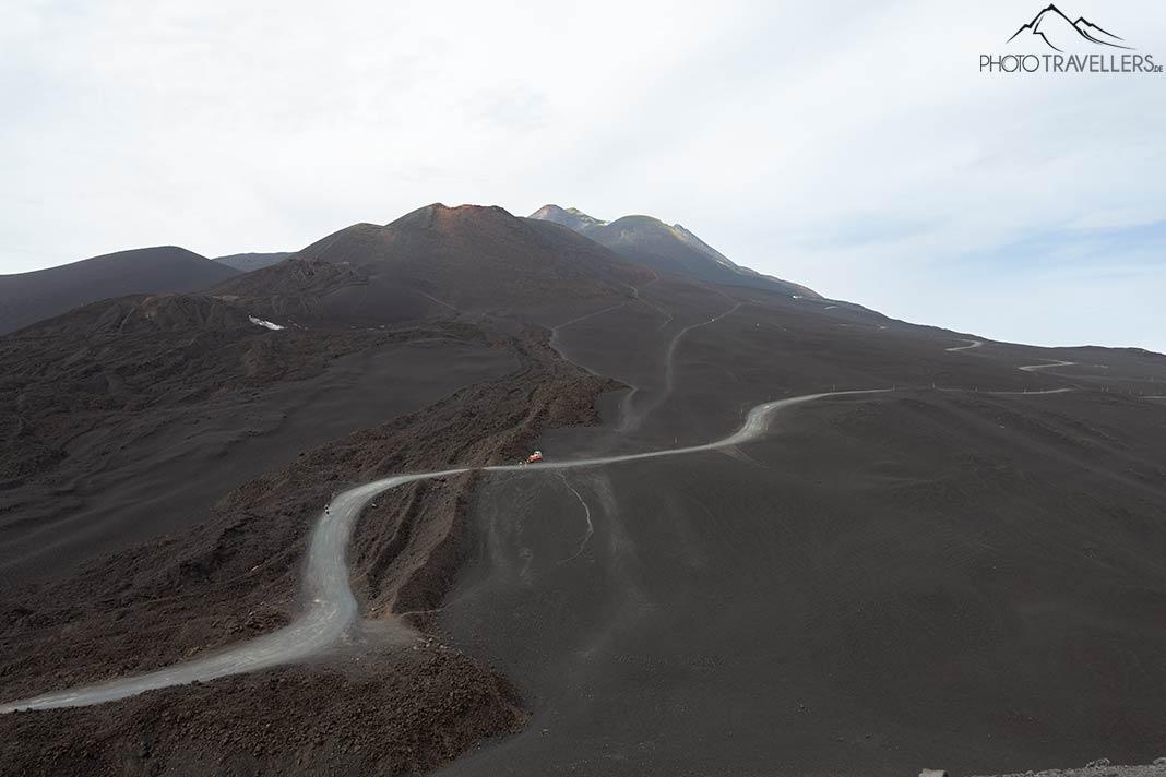 O caminho dos ônibus 4x4 até o Etna
