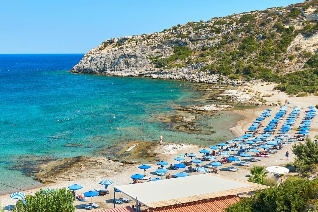 Une belle plage de sable à Rhodes