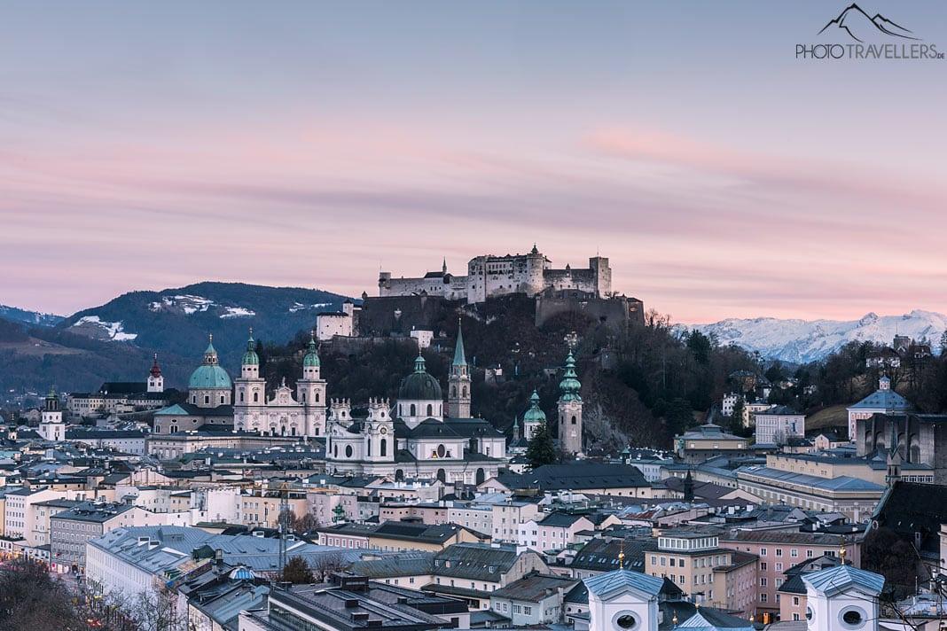 La vista de Salzburgo con la fortaleza Hohensalzburg