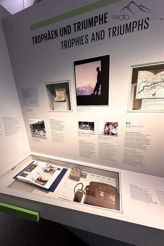 Fotos y objetos en la exposición de la Documentación Obersalzberg