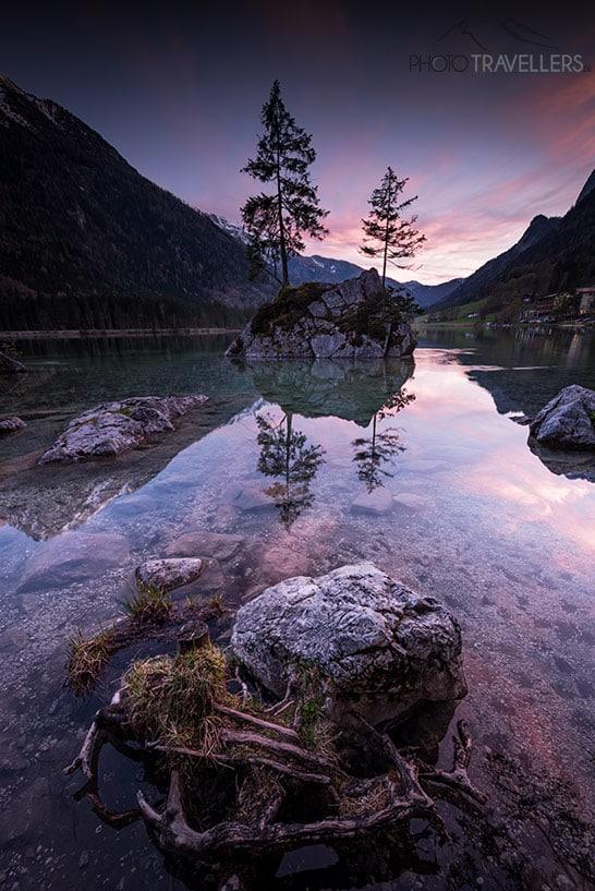 Las rocas en el Hintersee en la región de Berchtesgaden al atardecer