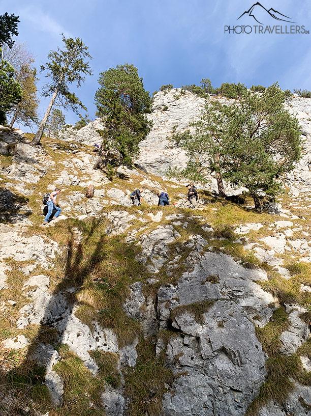 Randonneur sur le via ferrata vers le Kofel