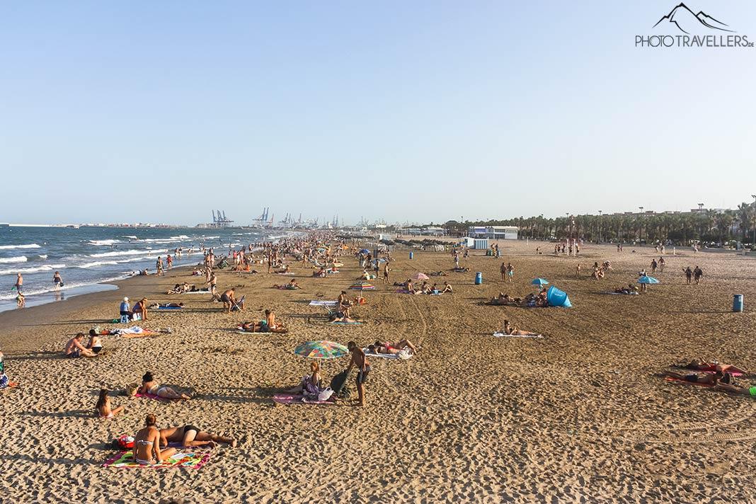 La playa de arena de Valencia