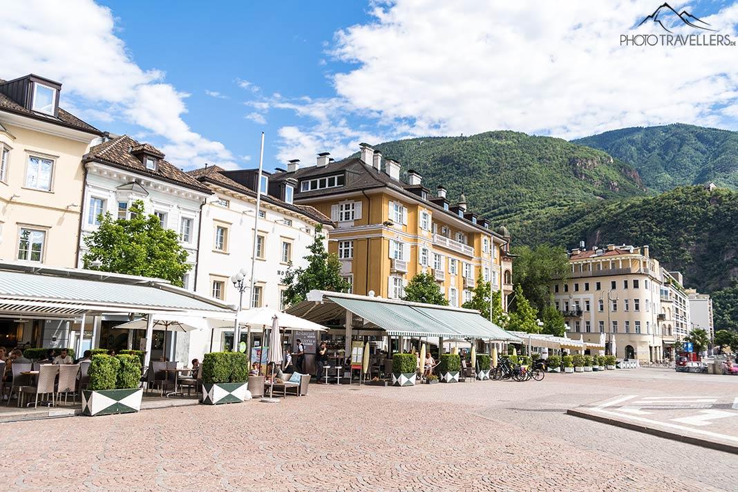 La plaza Walther en Bolzano con sus numerosos cafés y restaurantes