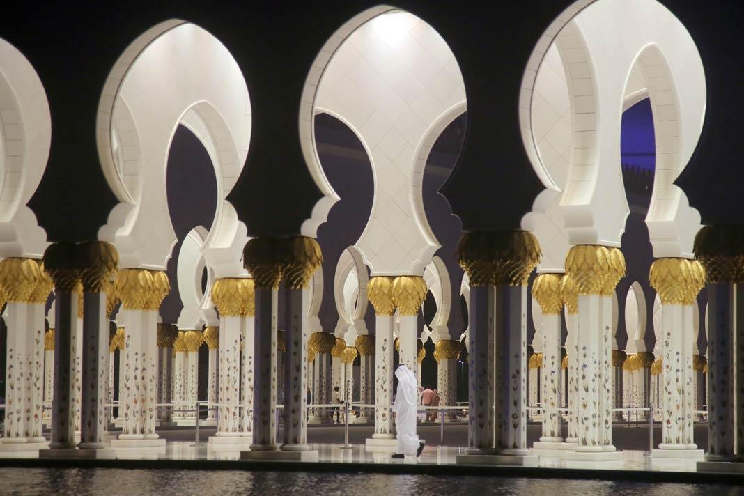 La Mezquita Sheikh Zayed por la noche