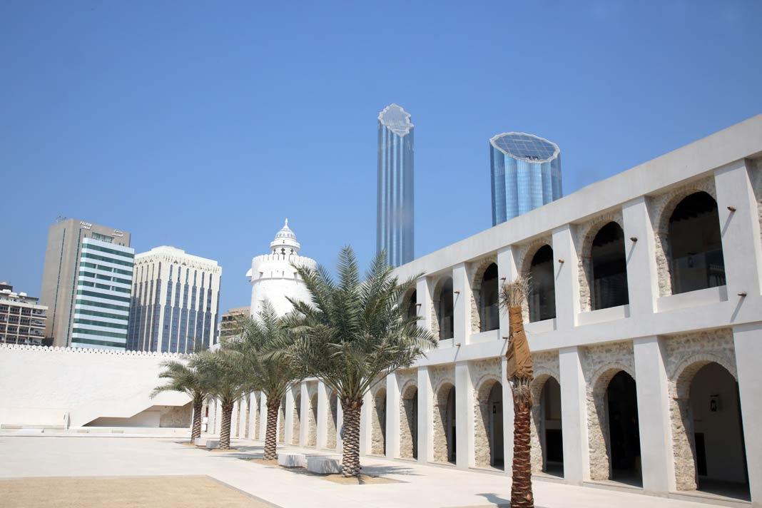 El impresionante palacio Qasr Al Hosn es un importante punto de interés