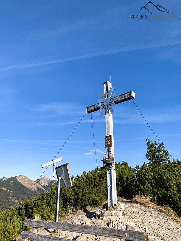 La croix sommitale sur l'Eckenberg