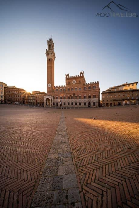 La Piazza del Campo à Sienne le matin