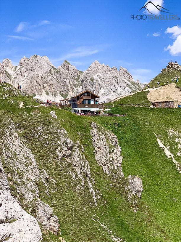 A vista de volta para a Rotwandhütte