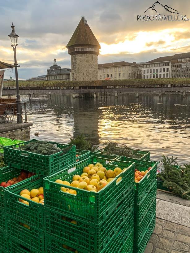 Marché de la ville à Lucerne sous le Egg