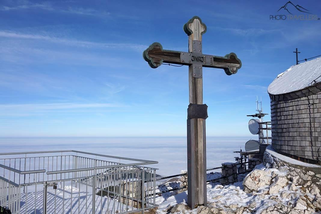 A cruz de cume de madeira do Wendelstein