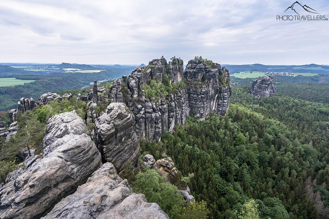 A vista das Schrammsteine na Suíça Saxônica