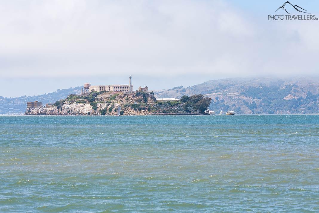 La isla de Alcatraz con la famosa prisión