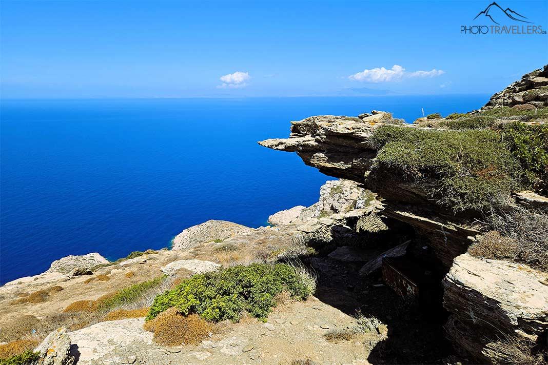 Un sendero verde se eleva desde la zona del Profitis Ilias