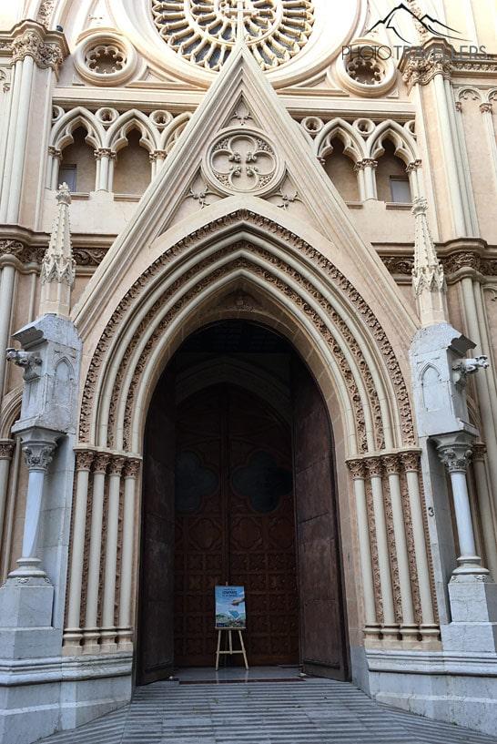 L'entrée de l'église des Jésuites à Malaga